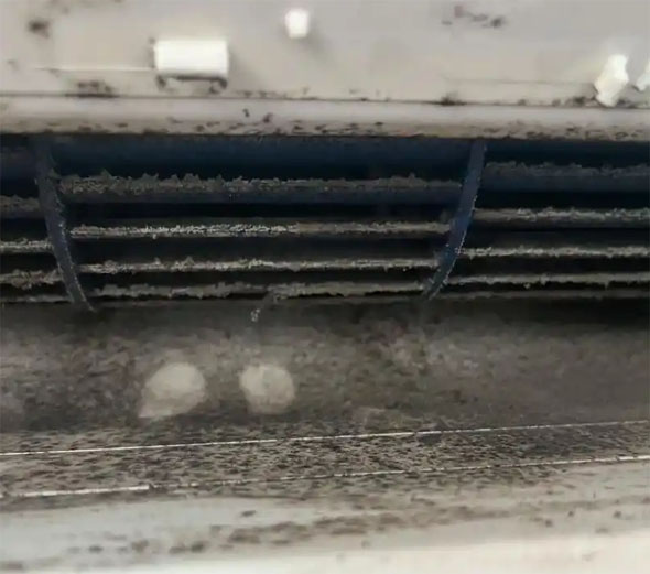 灵宝空调吹的风有股烧焦味是怎么回事